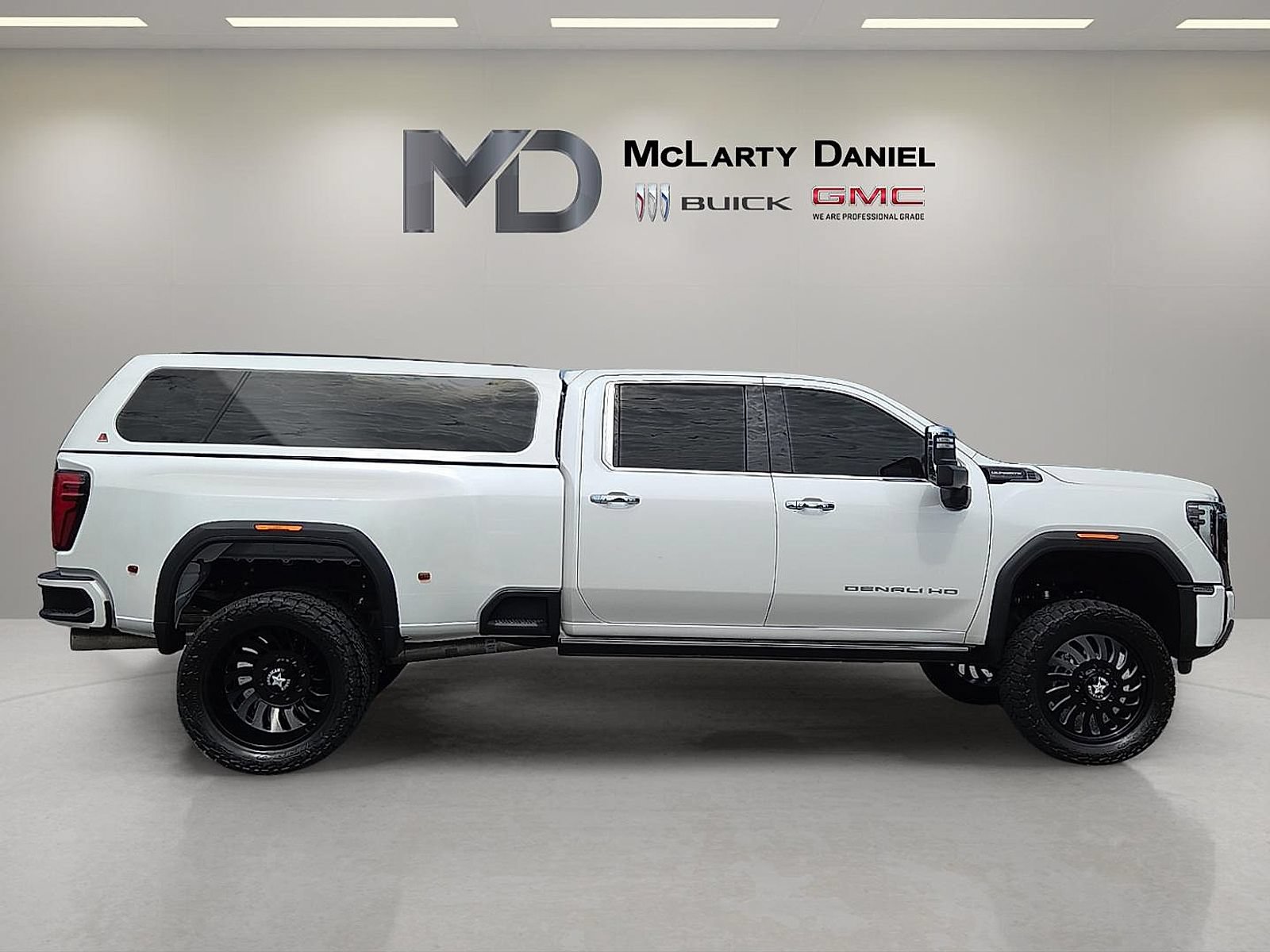 Used 2025 GMC Sierra 3500 Denali Ultimate AWD/4WD image 15