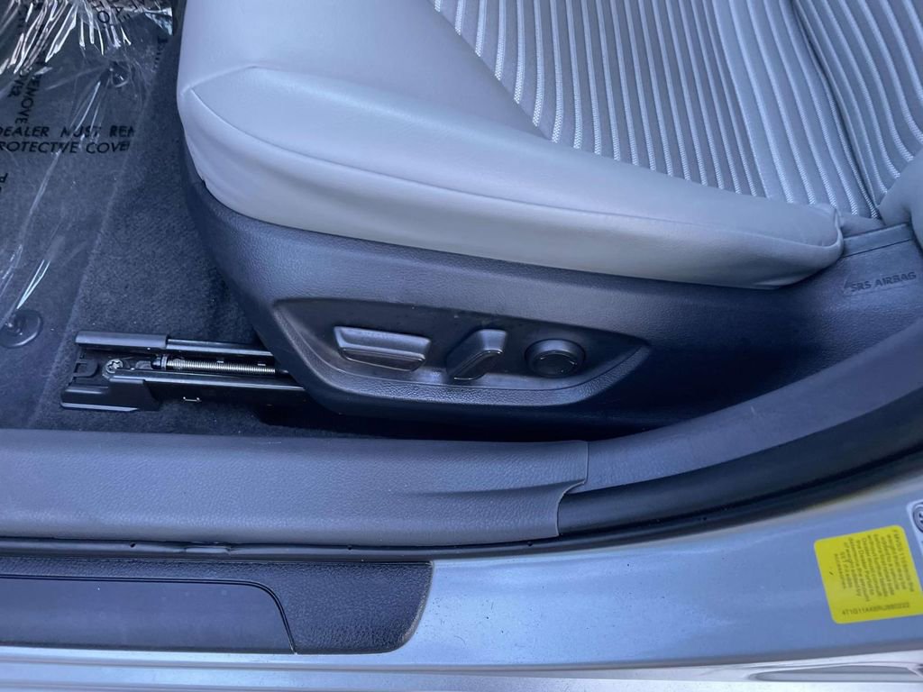 Used 2024 Toyota Camry SE image 30