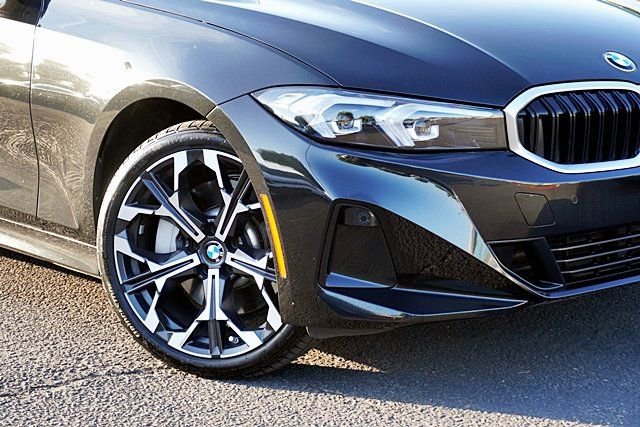 Used 2025 BMW 330i xDrive Sedan w/ Convenience Package image 4