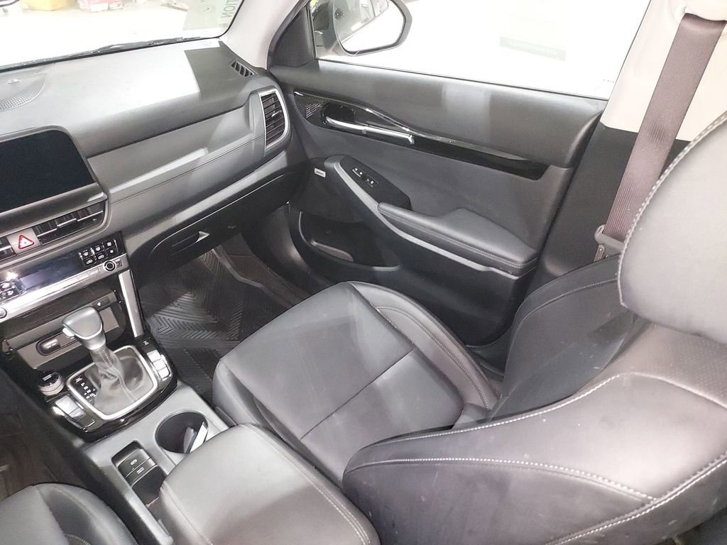Used 2024 Kia Seltos SX image 11