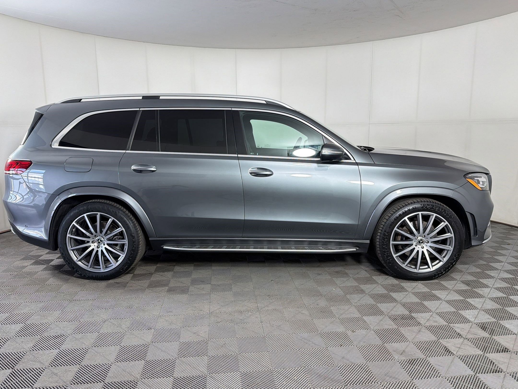 Used 2023 Mercedes-Benz GLS 450 4MATIC image 8