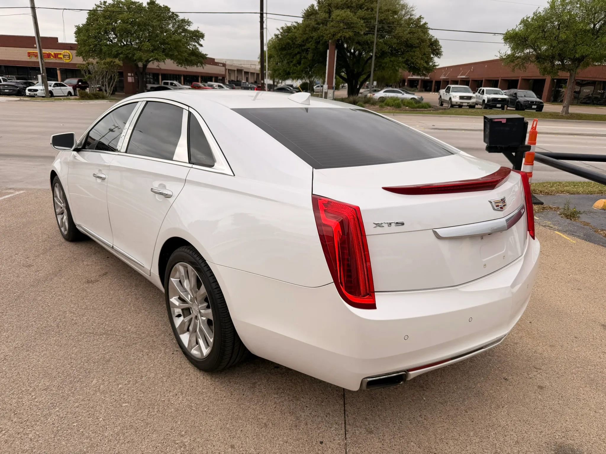 Used 2016 Cadillac XTS Premium image 3