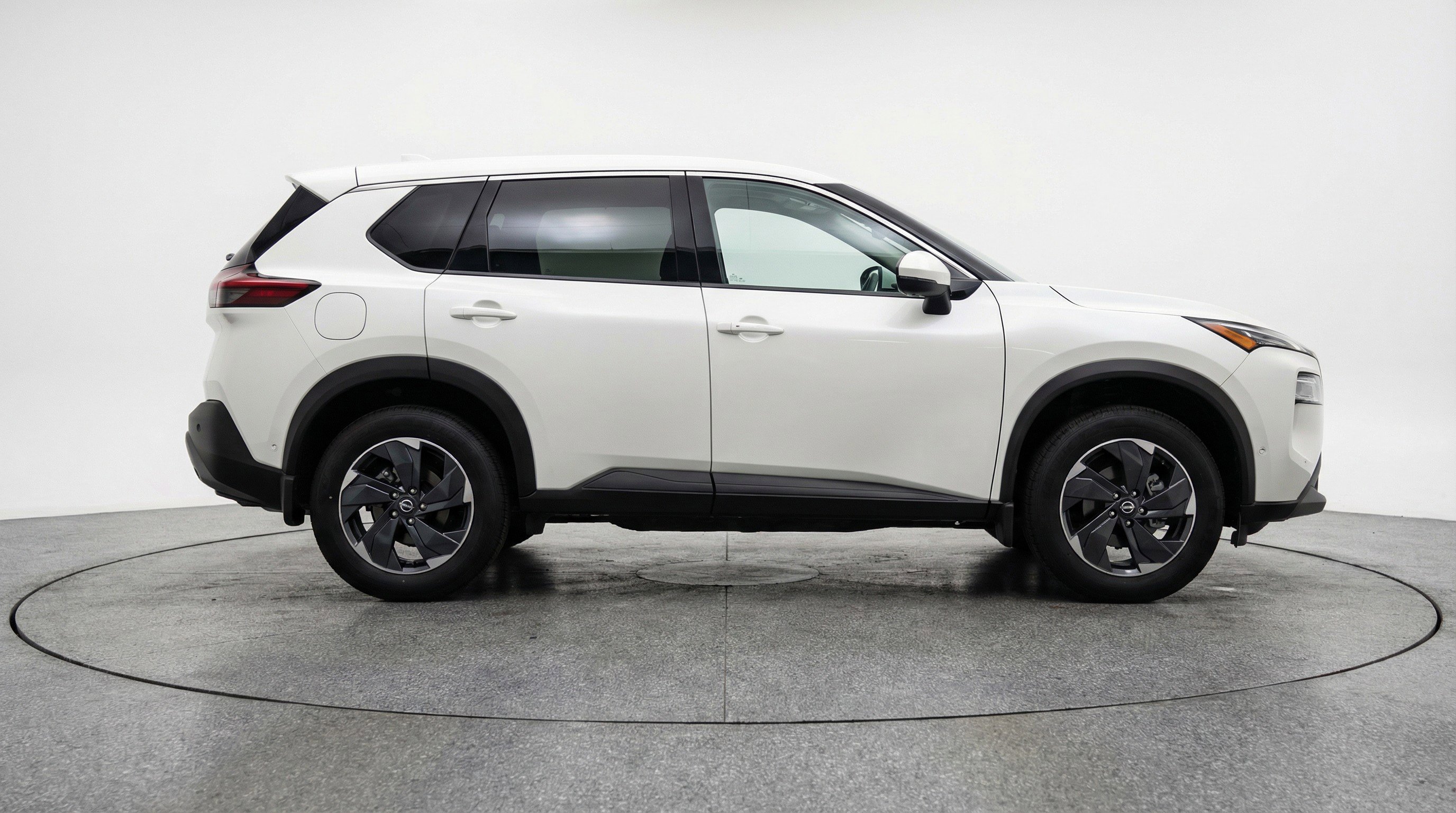 Used 2025 Nissan Rogue SV FWD image 11