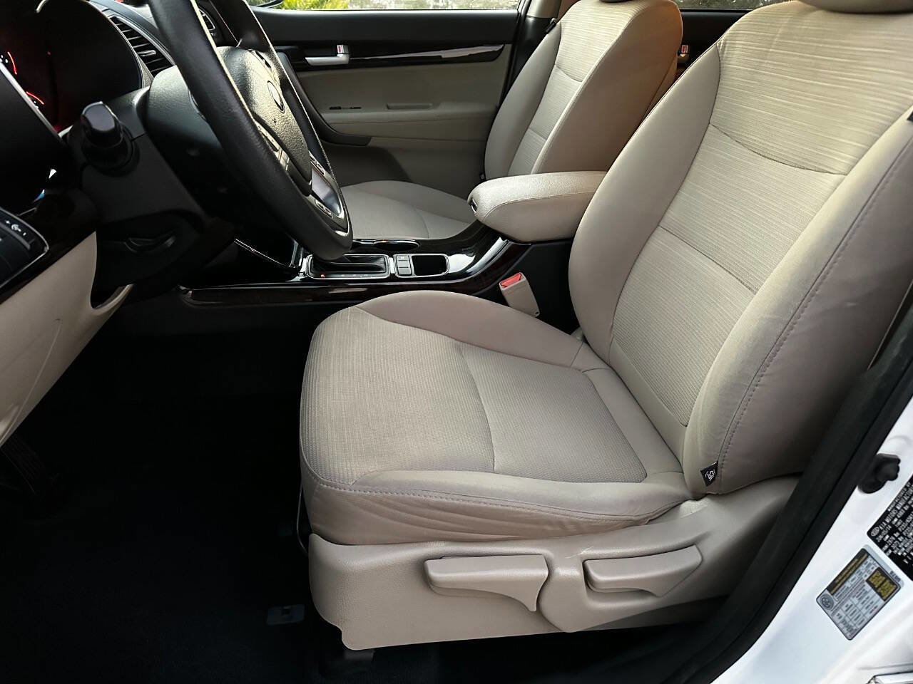 Used 2015 Kia Sorento LX image 9