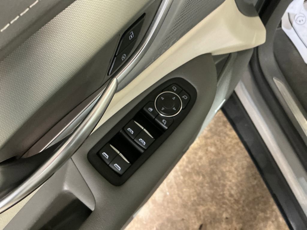 Certified 2024 Cadillac XT5 Premium Luxury w/ Technology Package AWD/4WD image 16