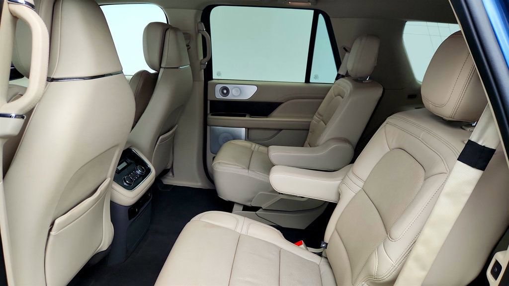 Used 2020 Lincoln Navigator Reserve w/ Luxury Package RWD image 21