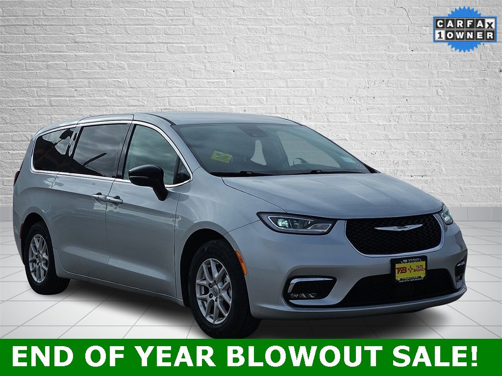 Used 2024 Chrysler Pacifica Touring-L image 6