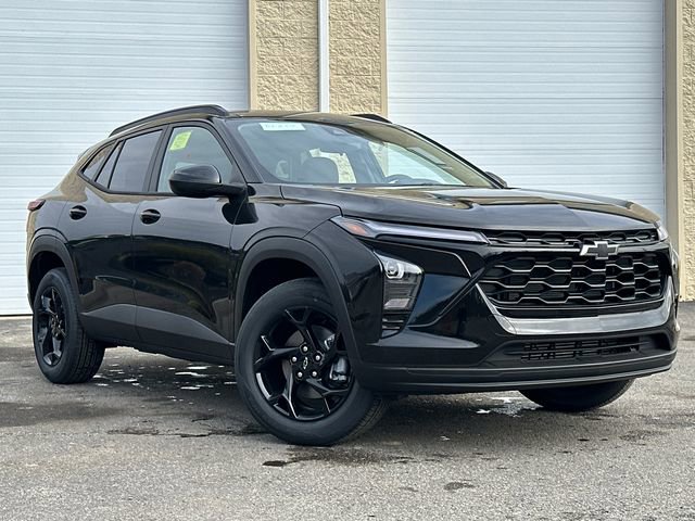 New 2026 Chevrolet Trax LT w/ Driver Confidence Package image 2