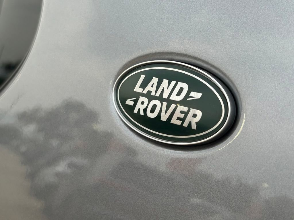 Used 2024 Land Rover Discovery Dynamic SE image 10