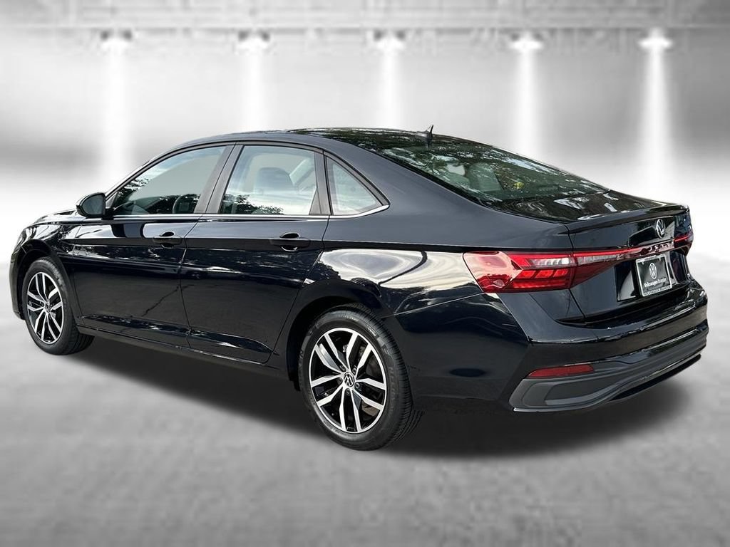 Used 2026 Volkswagen Jetta SE FWD image 4