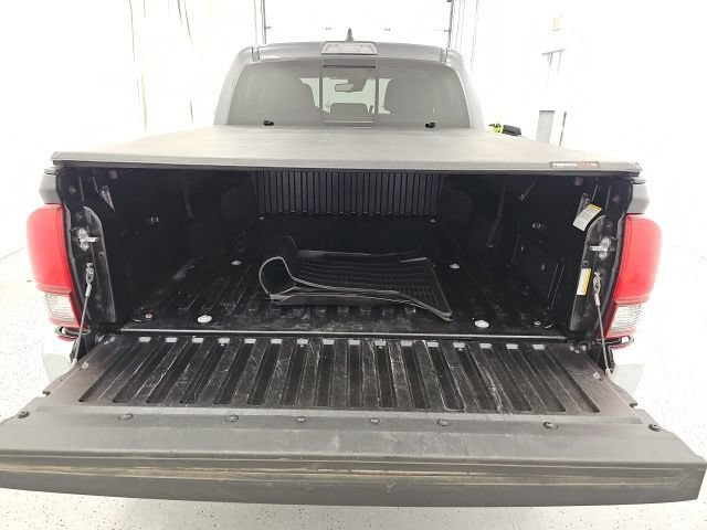Certified 2023 Toyota Tacoma SR5 AWD/4WD image 31