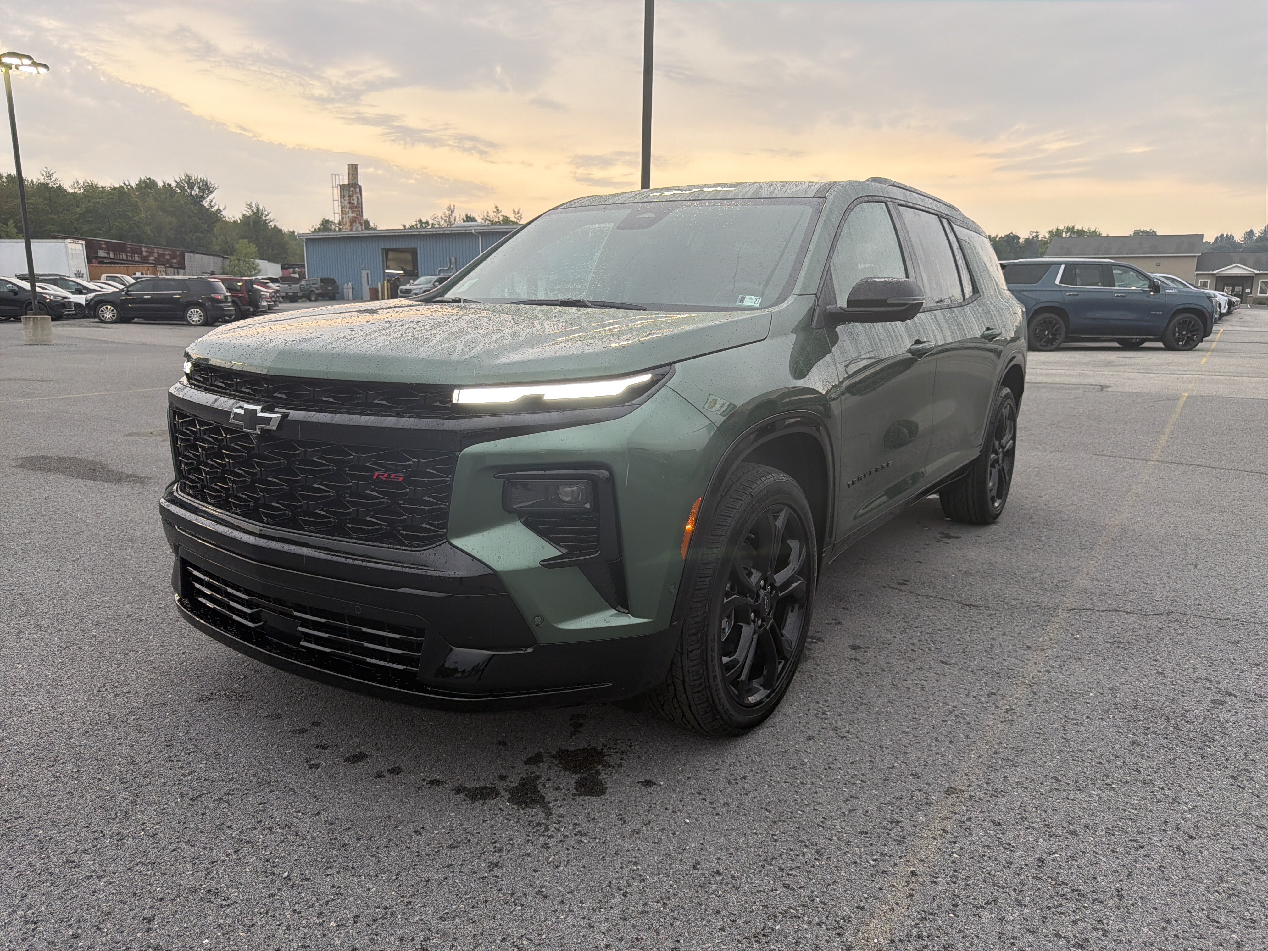 New 2027 Chevrolet Traverse RS w/ LPO, Floor Liner Package AWD/4WD video 2