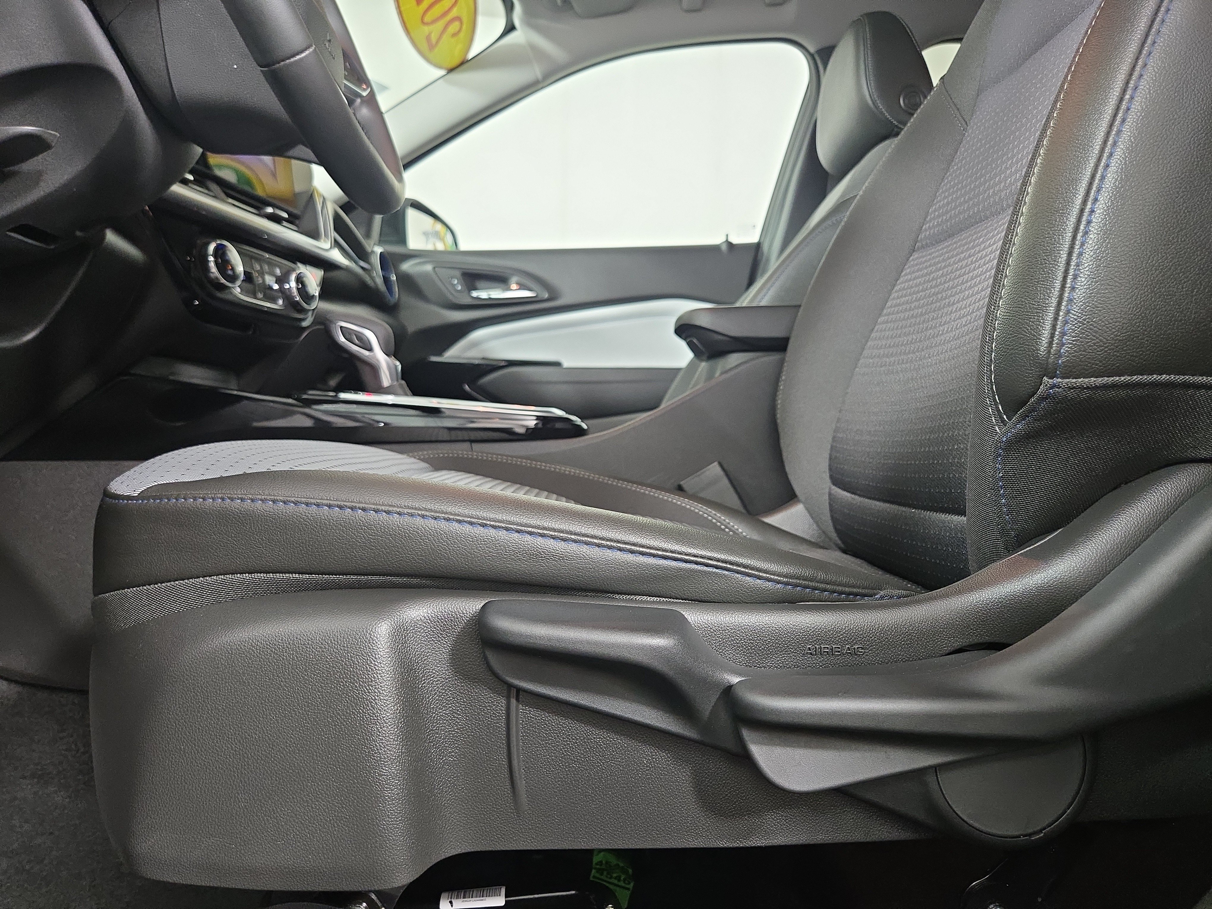 Used 2025 Chevrolet Trax LT w/ Driver Confidence Package FWD image 31