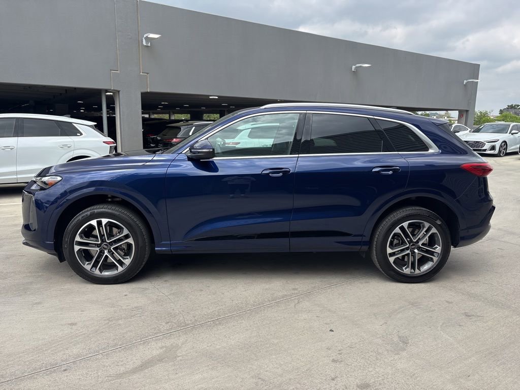 Certified 2025 Audi Q5 Premium w/ Convenience Package image 9