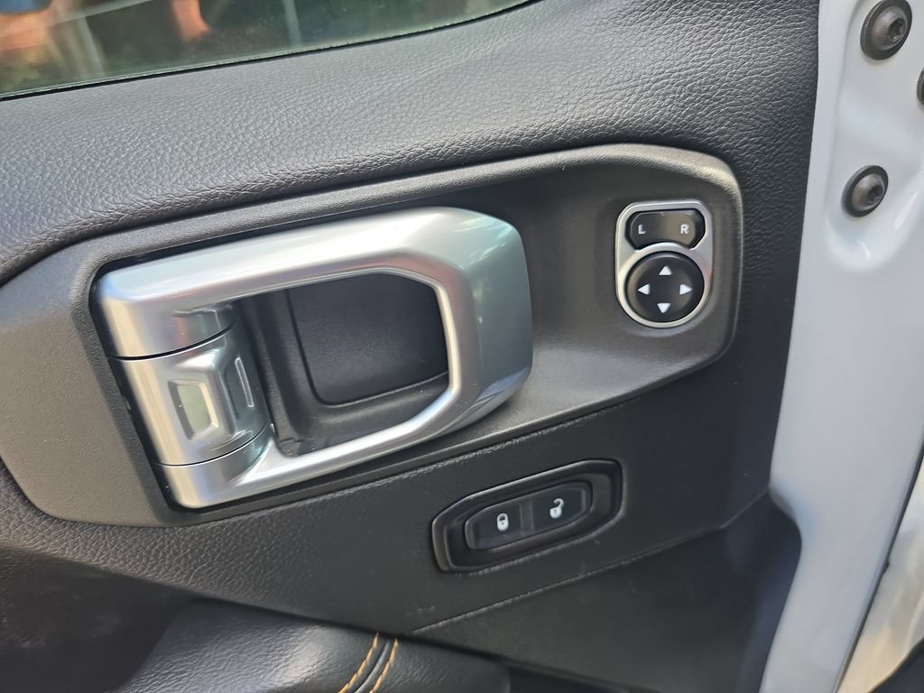 Used 2021 Jeep Gladiator Overland AWD/4WD image 11