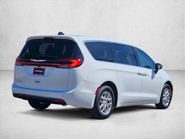 New 2026 Chrysler Pacifica Select image 2