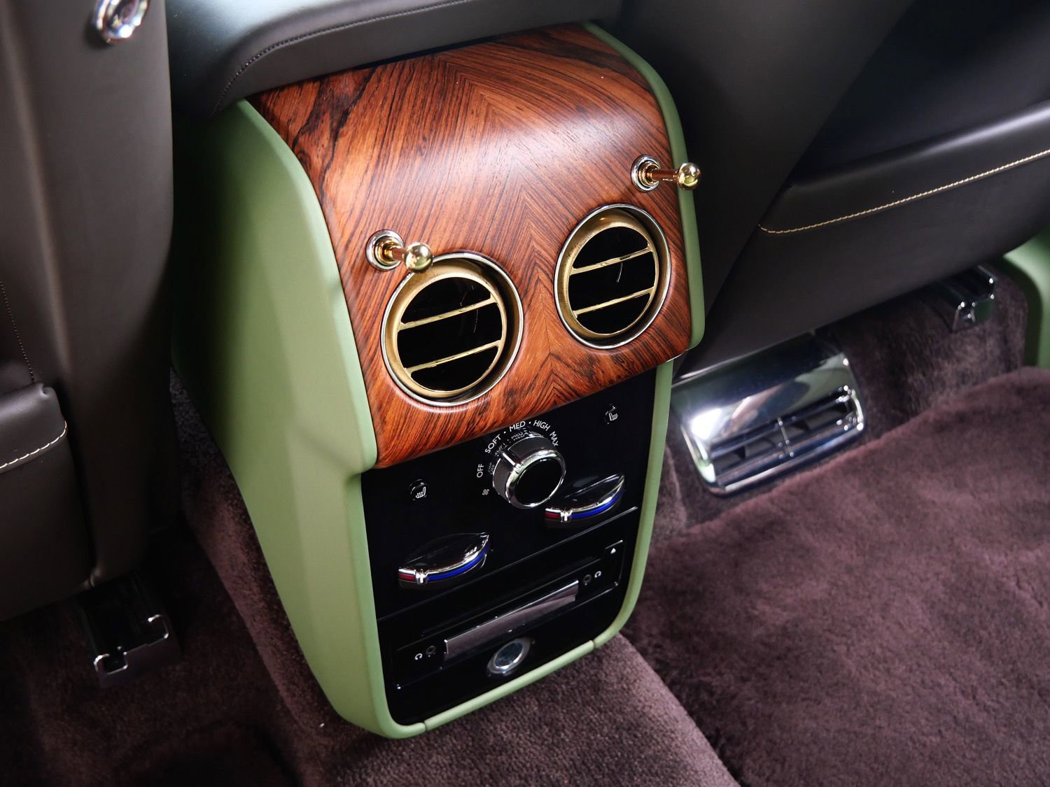 Used 2023 Rolls-Royce Cullinan w/ Cullinan Package image 31