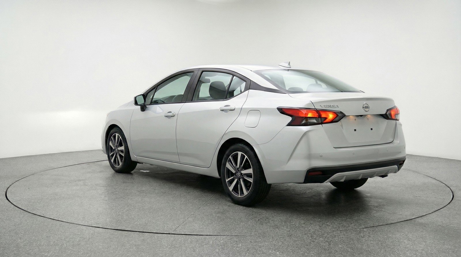 Used 2025 Nissan Versa SV image 6
