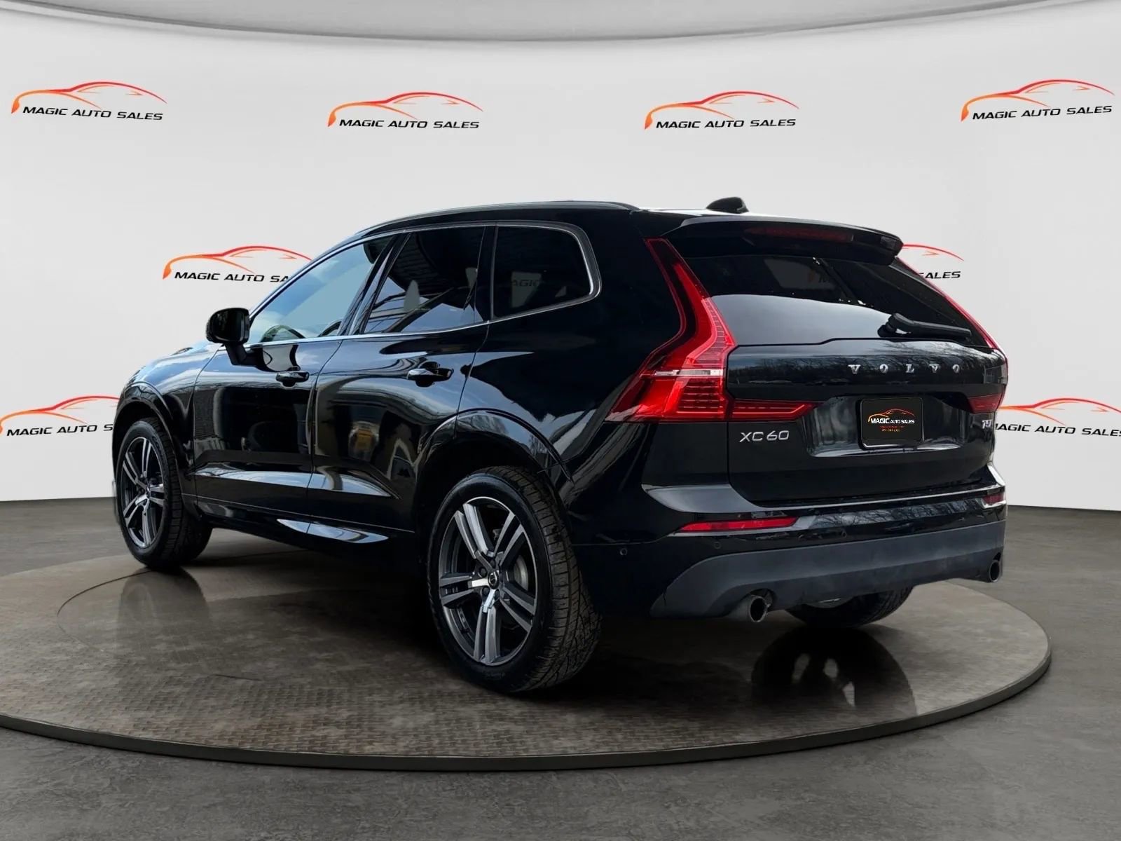 Used 2019 Volvo XC60 T5 Momentum w/ Multimedia Package AWD/4WD image 42