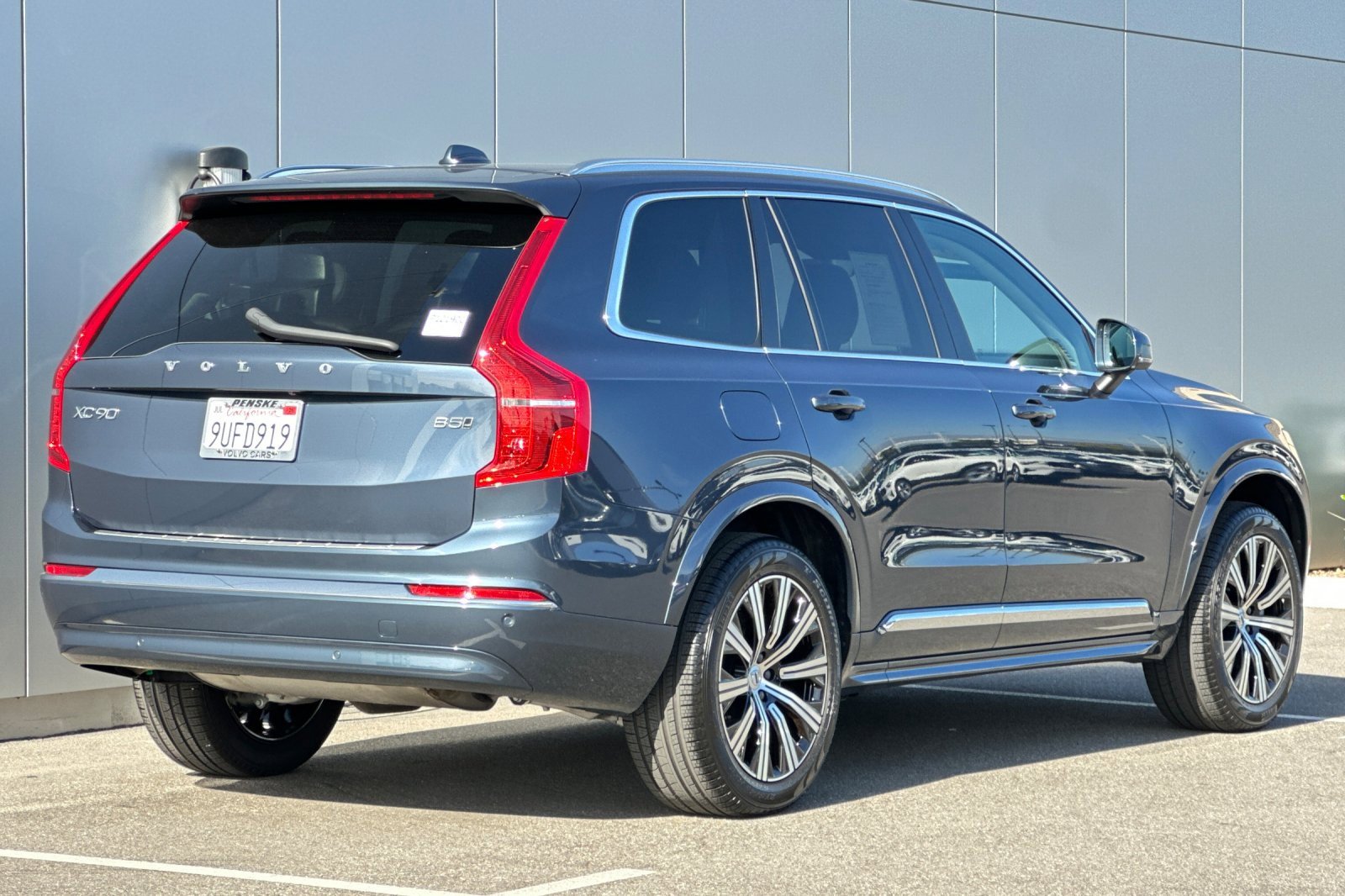 Certified 2025 Volvo XC90 B5 Core w/ Protection Package Premier image 5