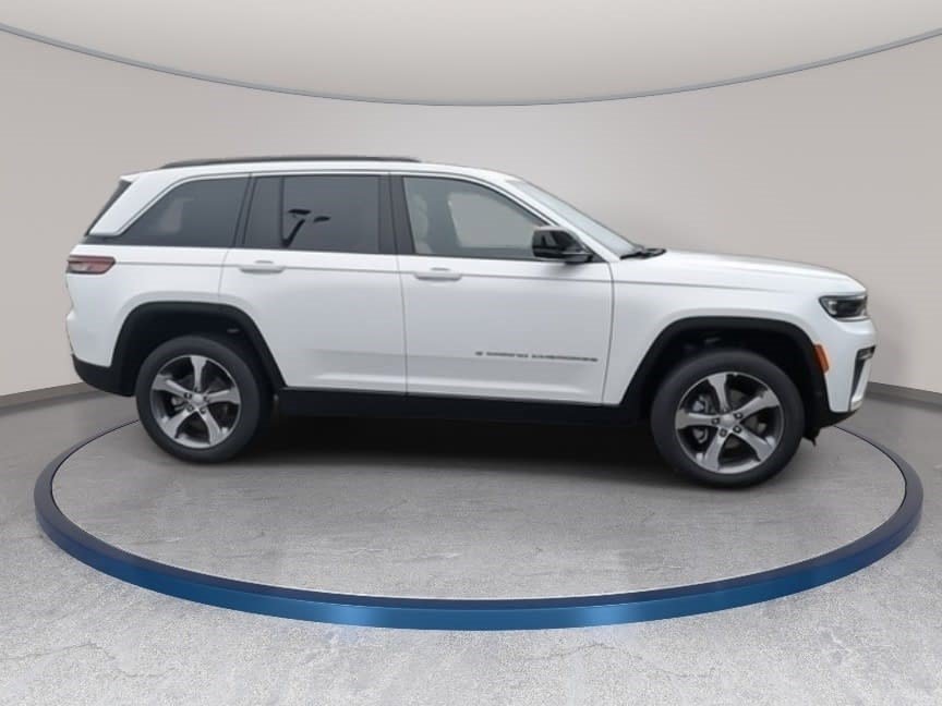 New 2026 Jeep Grand Cherokee Limited w/ Luxury Tech Group II AWD/4WD image 4