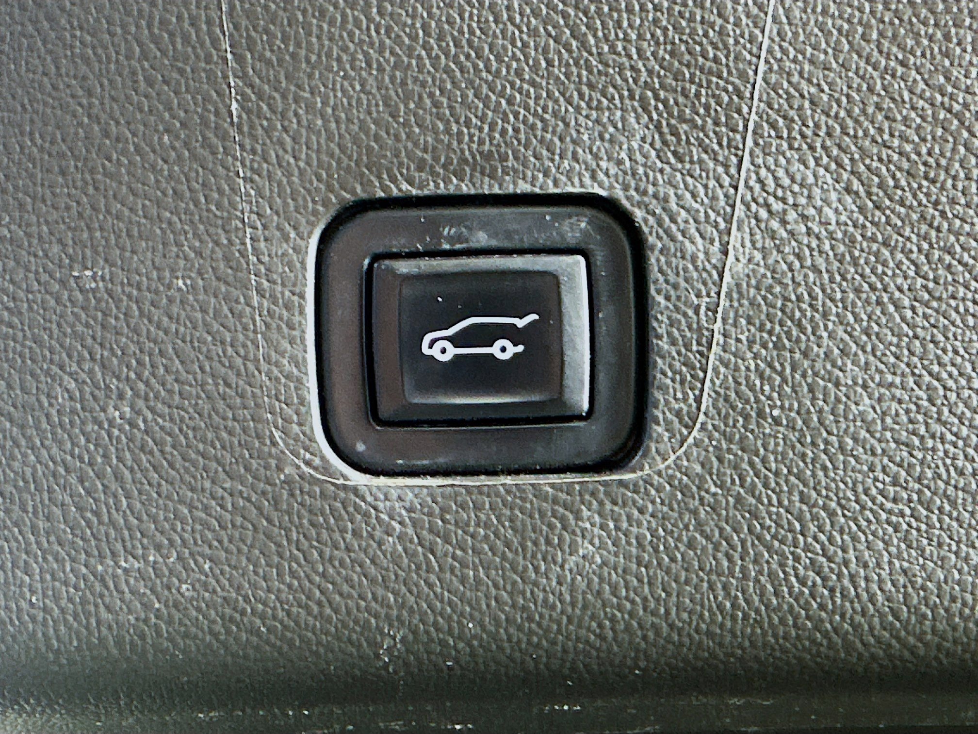 Used 2022 Chevrolet Traverse LT image 35