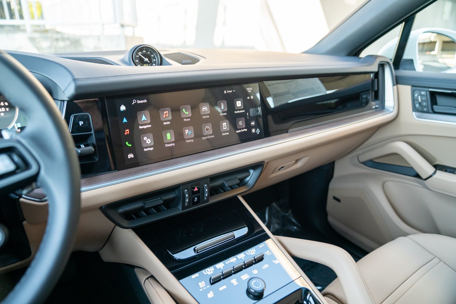 Certified 2025 Porsche Cayenne E-Hybrid Coupe AWD/4WD image 14