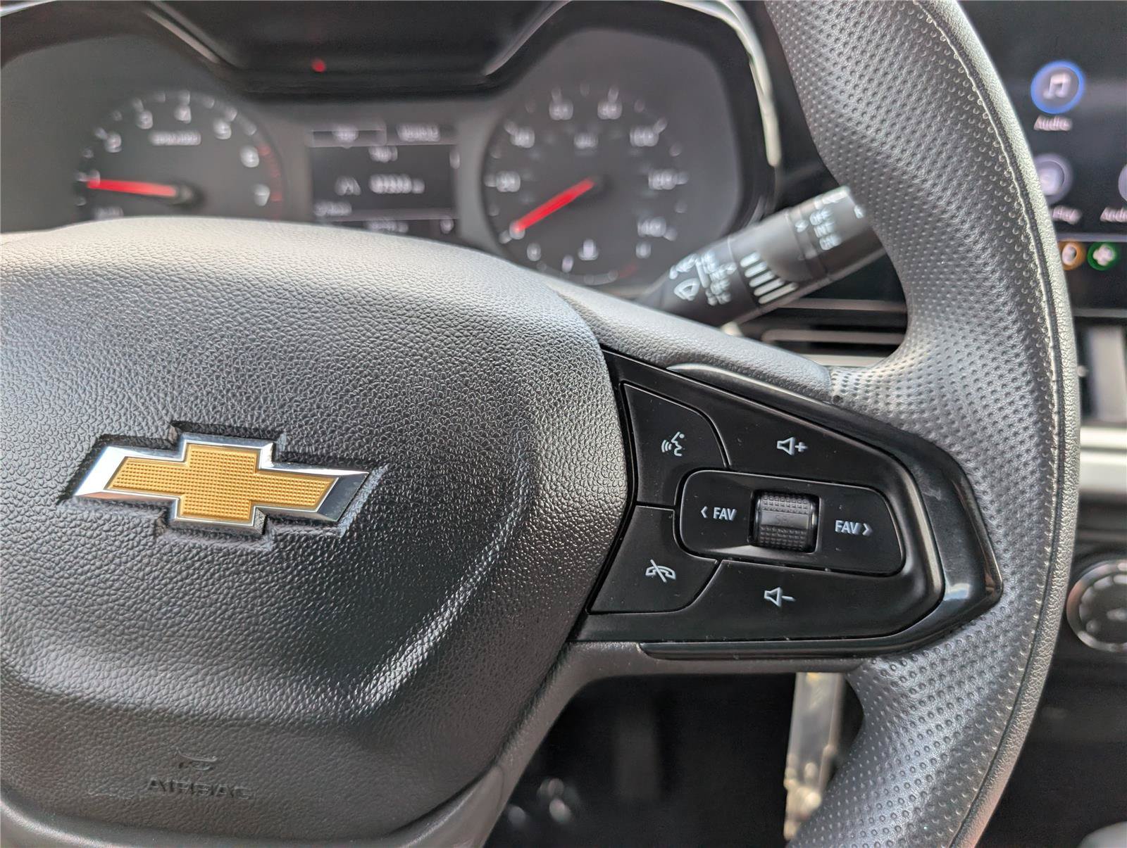 Used 2025 Chevrolet Trax LS FWD image 22
