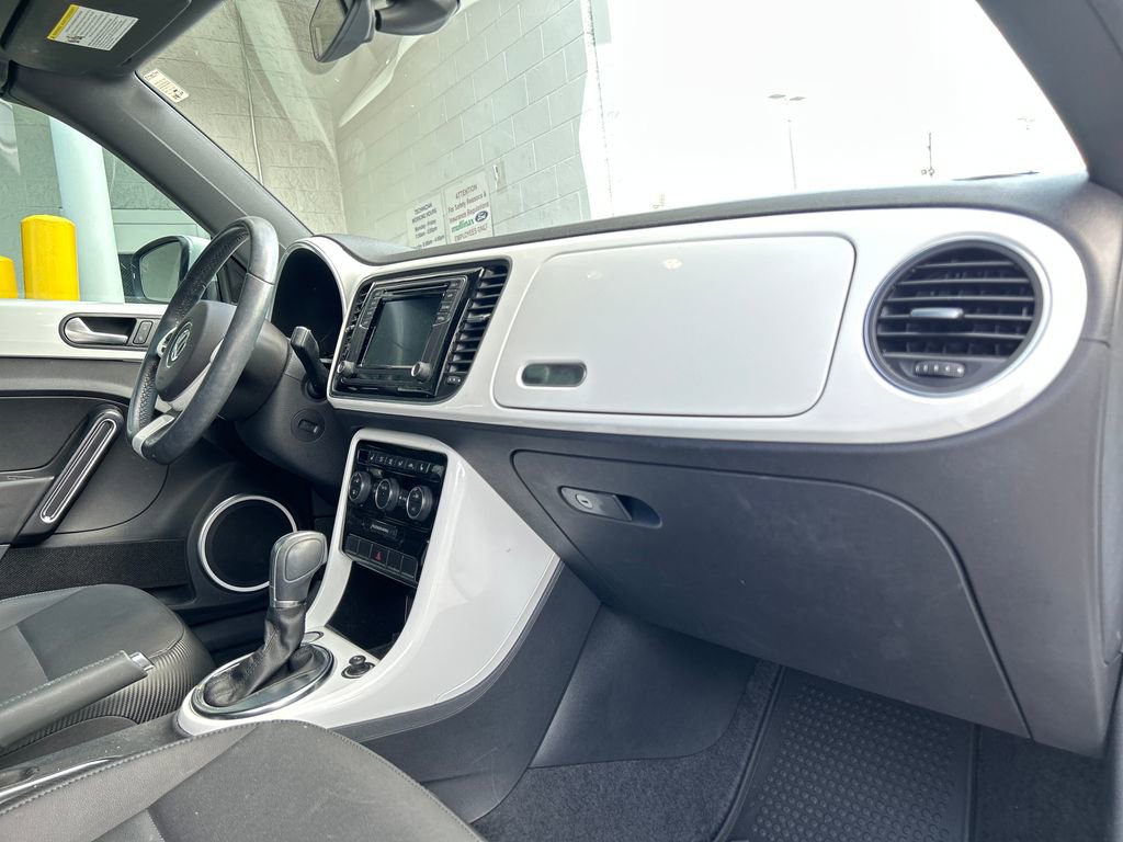 Used 2019 Volkswagen Beetle 2.0T SE FWD image 16