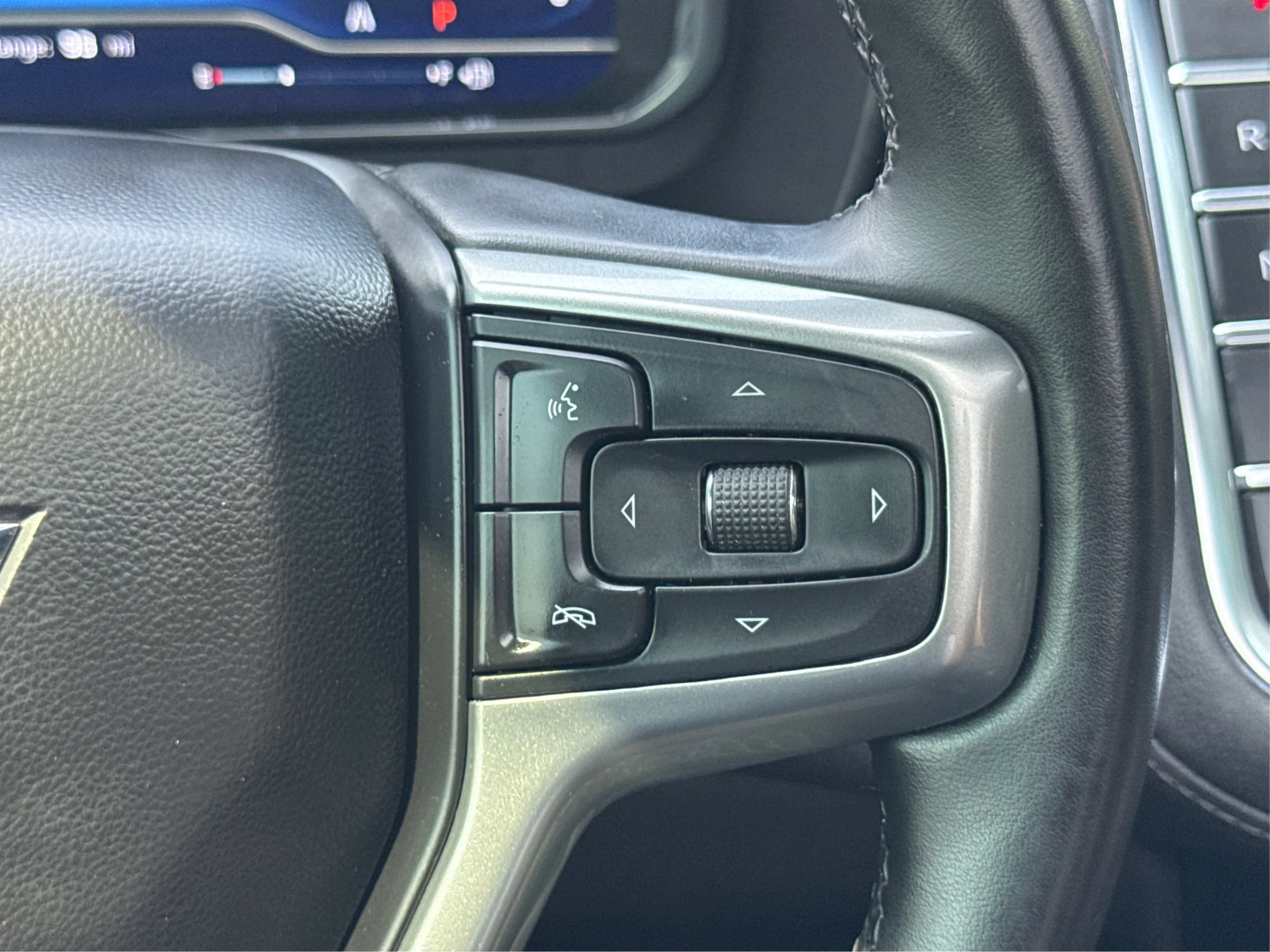 Used 2023 Chevrolet Suburban LT w/ LT Signature Package RWD image 37