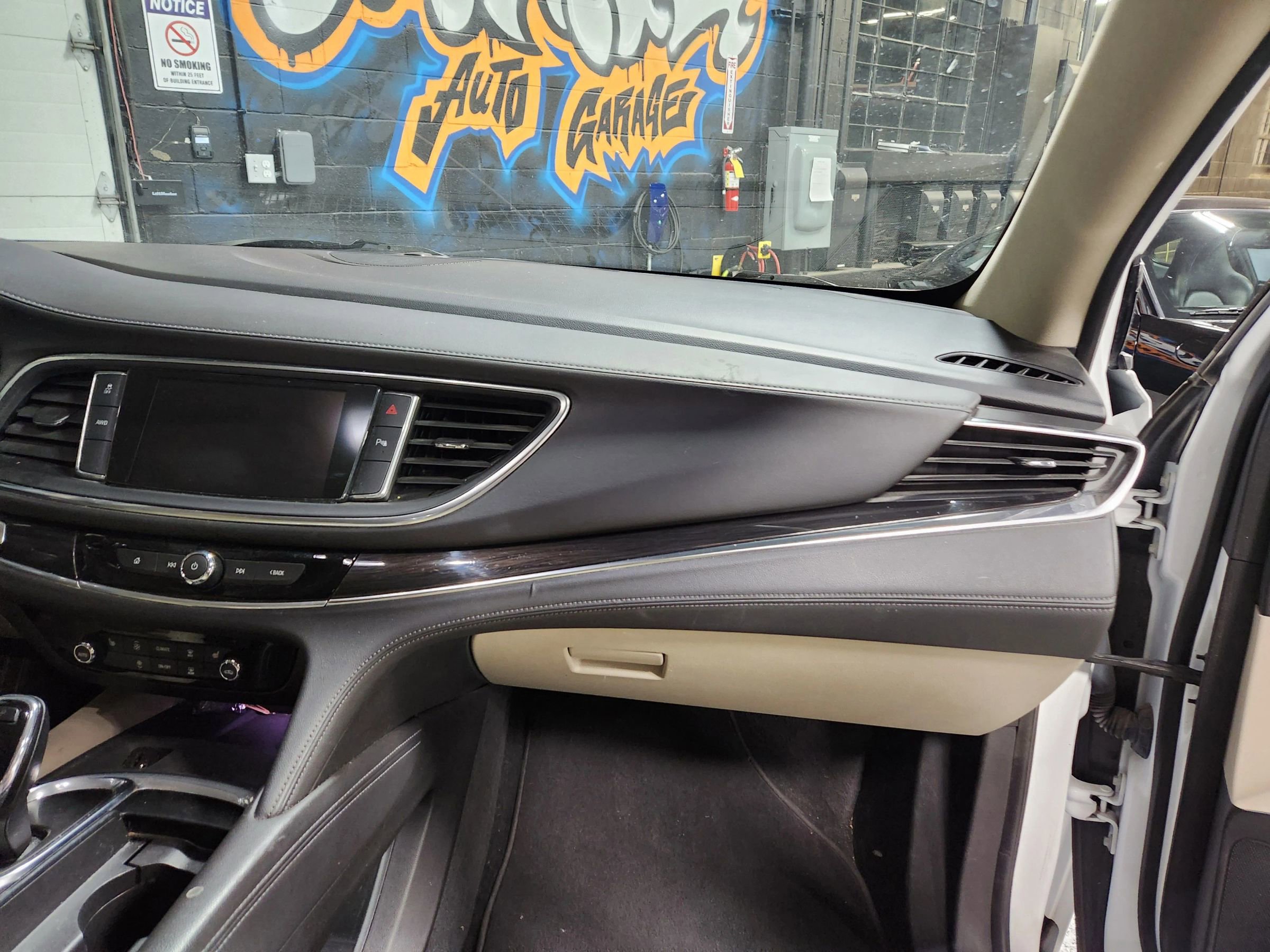 Used 2019 Buick Enclave Essence image 31