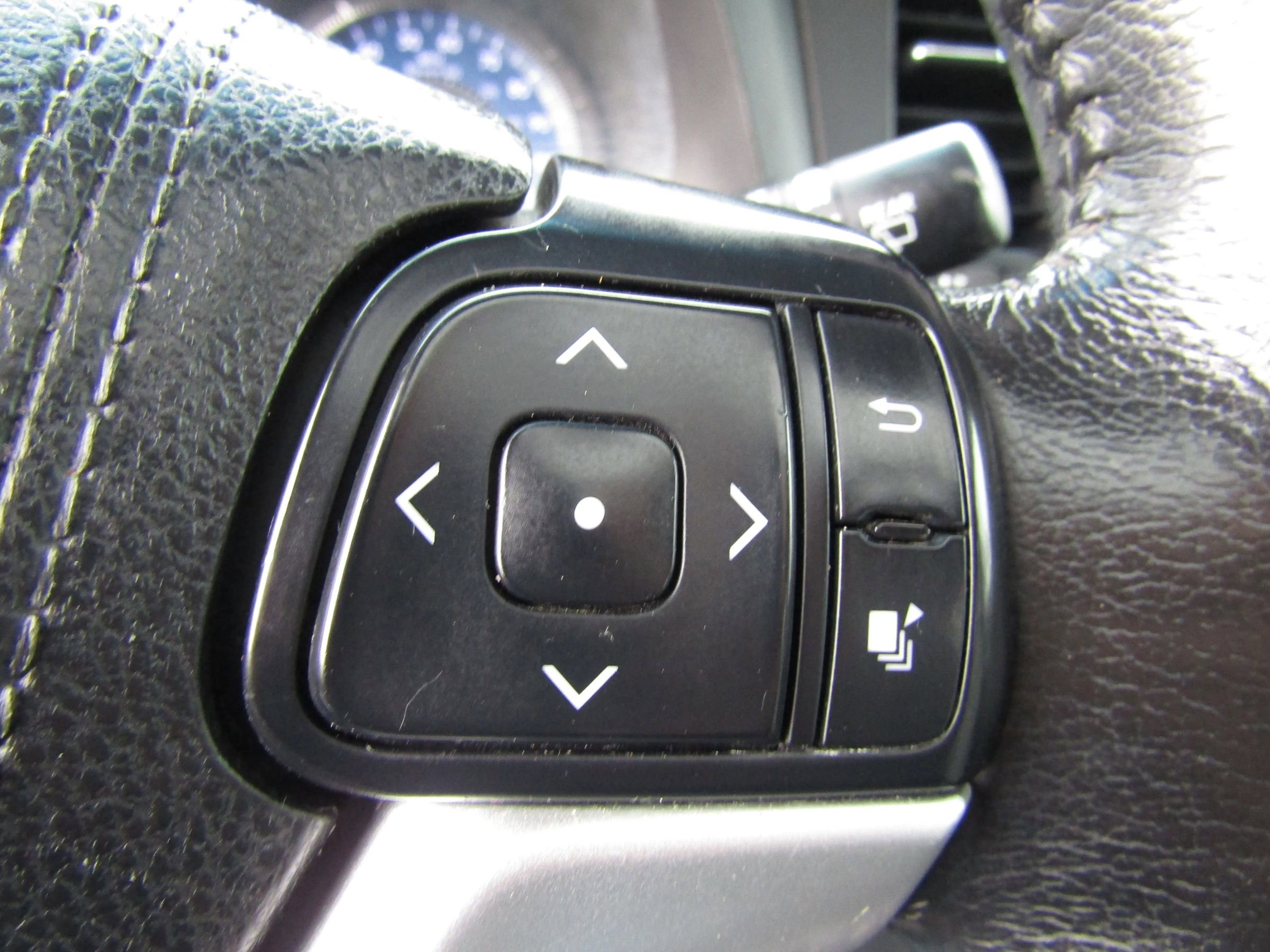 Used 2015 Toyota Sienna XLE w/ XLE Navigation Package image 32