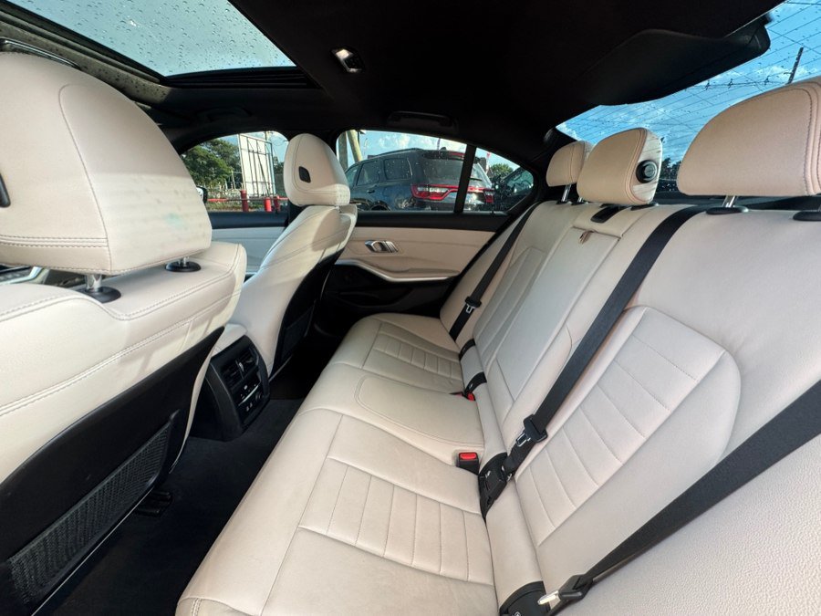 Used 2020 BMW 330i xDrive Sedan w/ Premium Package AWD/4WD image 25