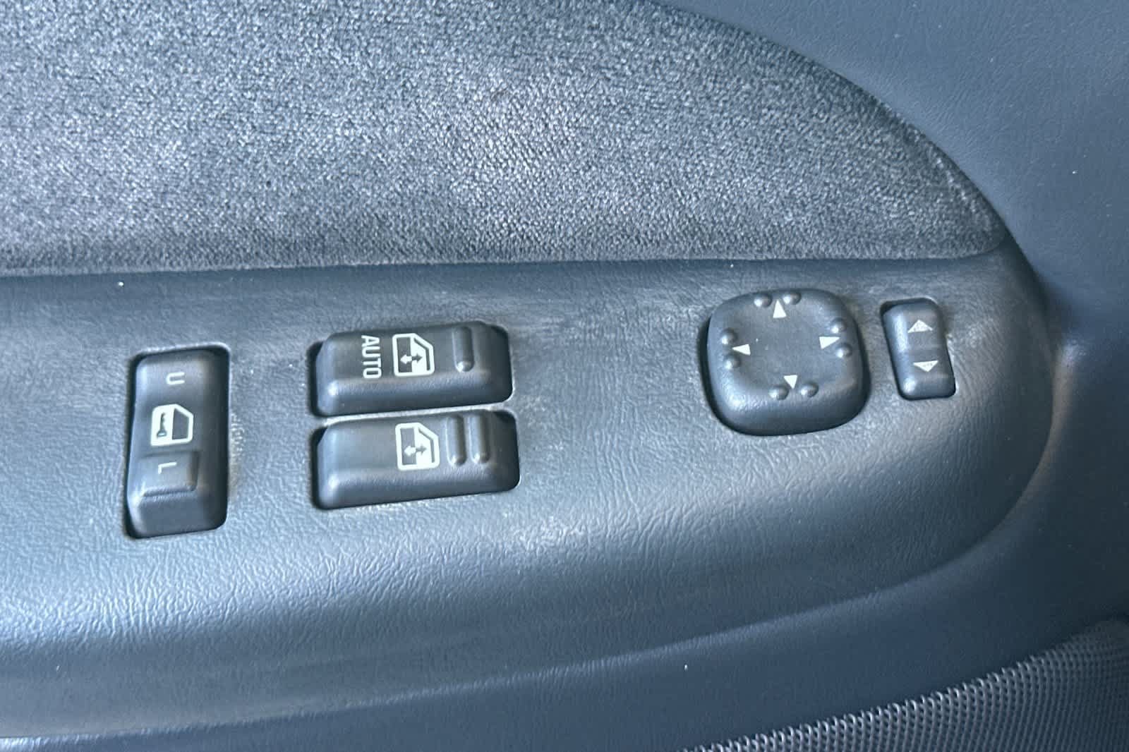 Used 2001 Chevrolet Silverado 1500 LS w/ Firm Ride Suspension Pkg RWD image 12