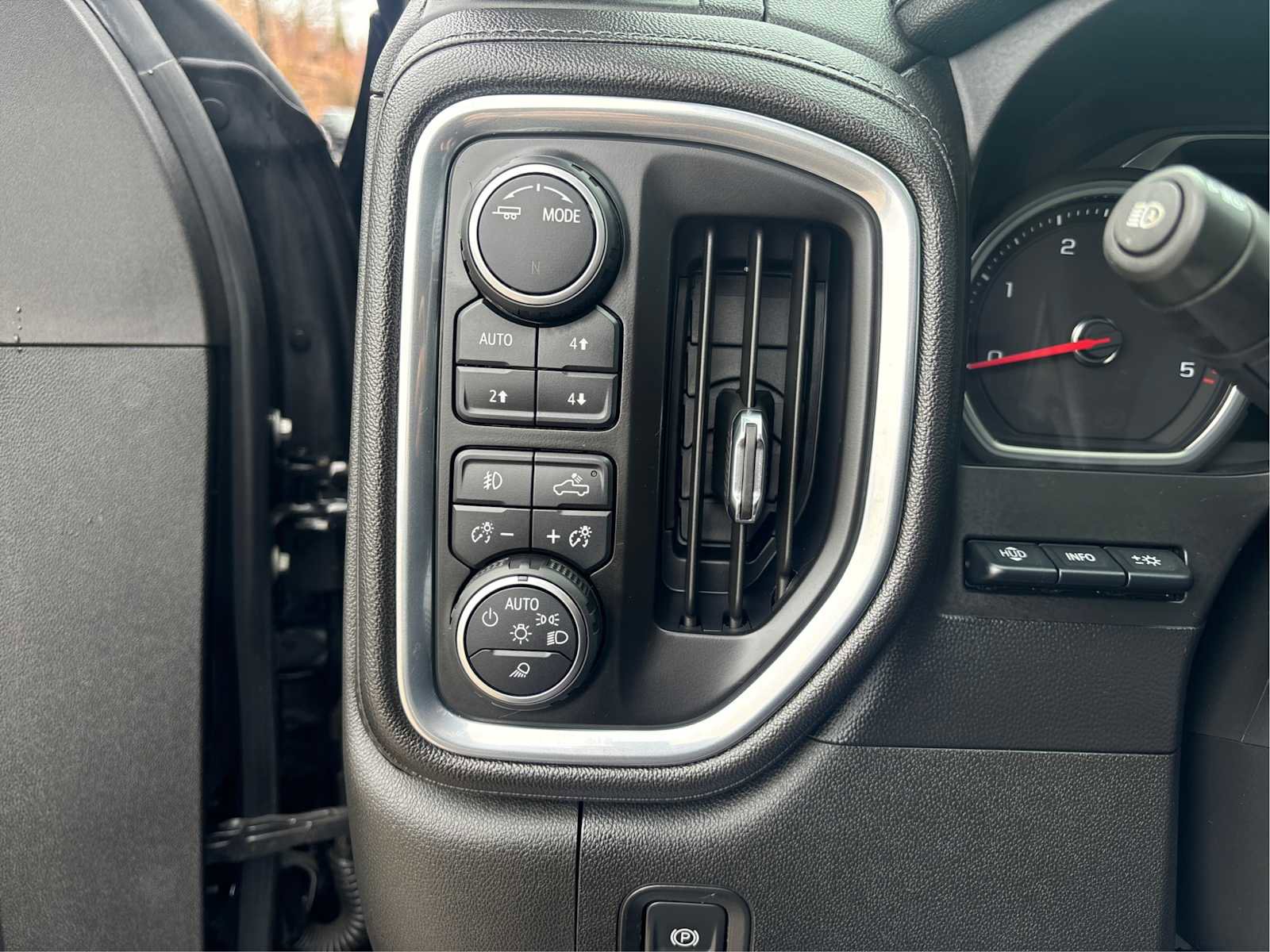 Certified 2020 Chevrolet Silverado 2500 LTZ w/ LTZ Premium Package image 21