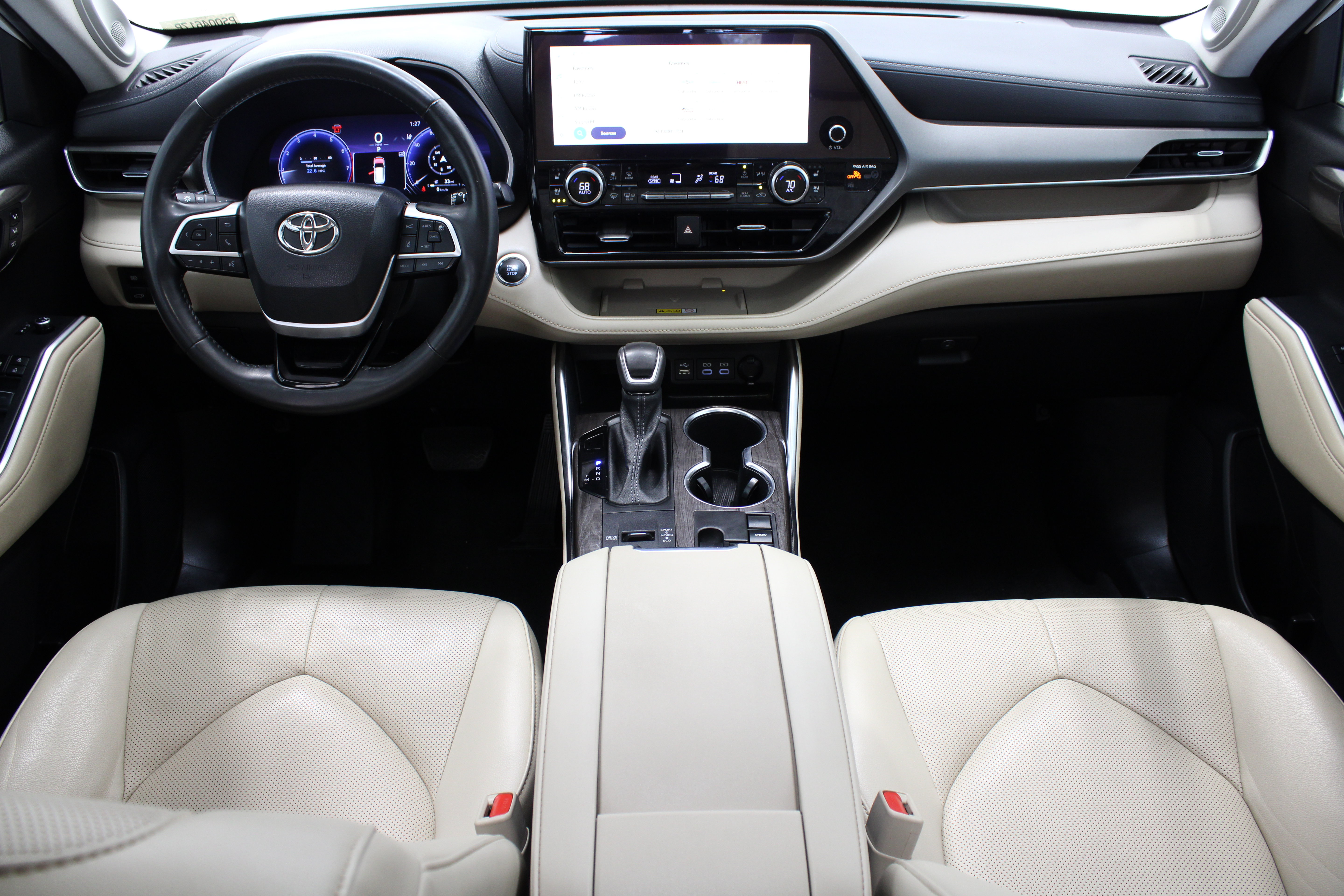 Used 2023 Toyota Highlander Limited FWD image 32