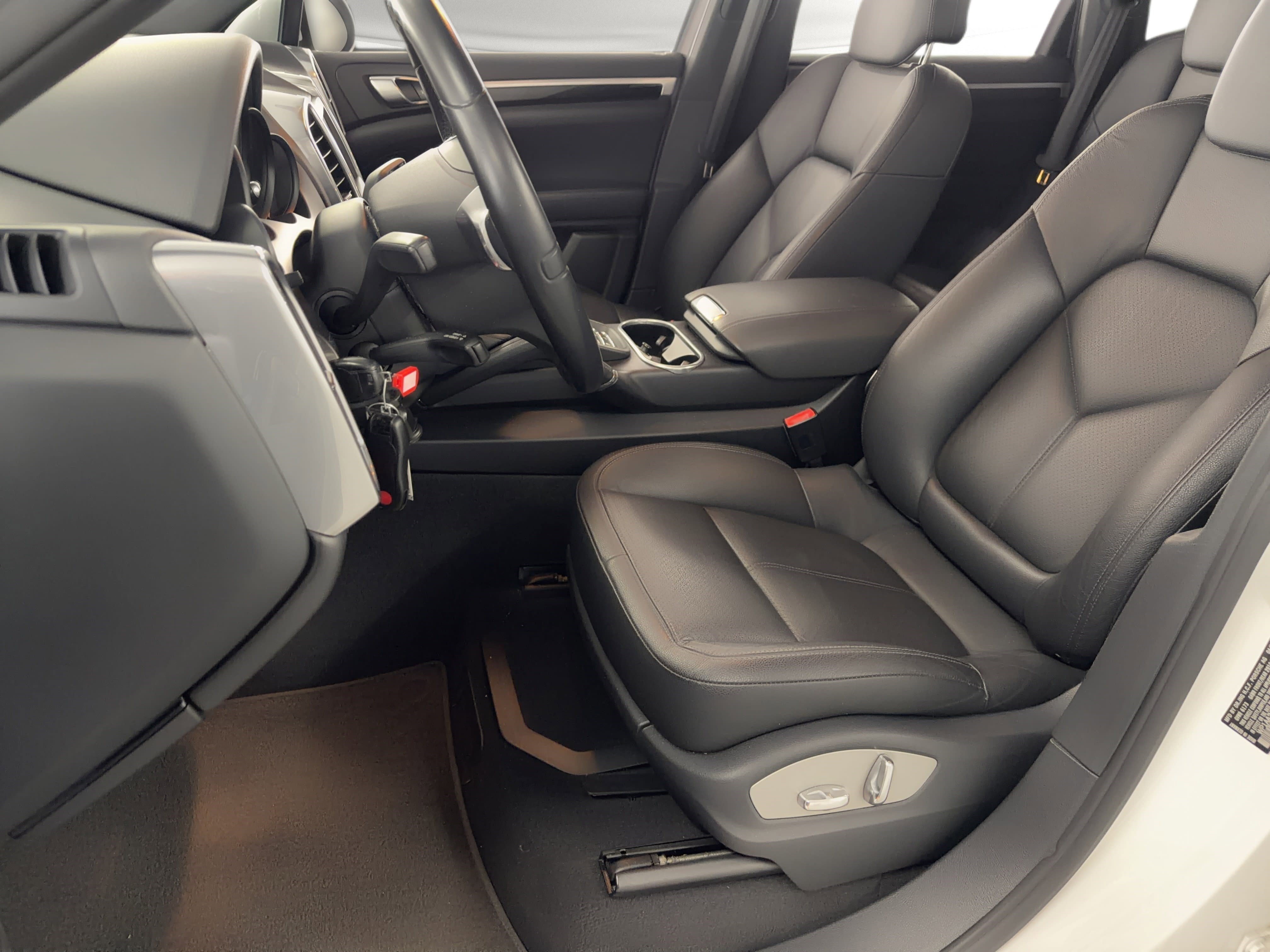 Used 2012 Porsche Cayenne AWD/4WD image 5