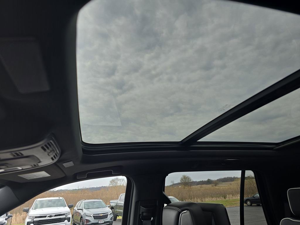 Used 2025 GMC Yukon AT4 Ultimate w/ LPO, Floor Liner Package image 24