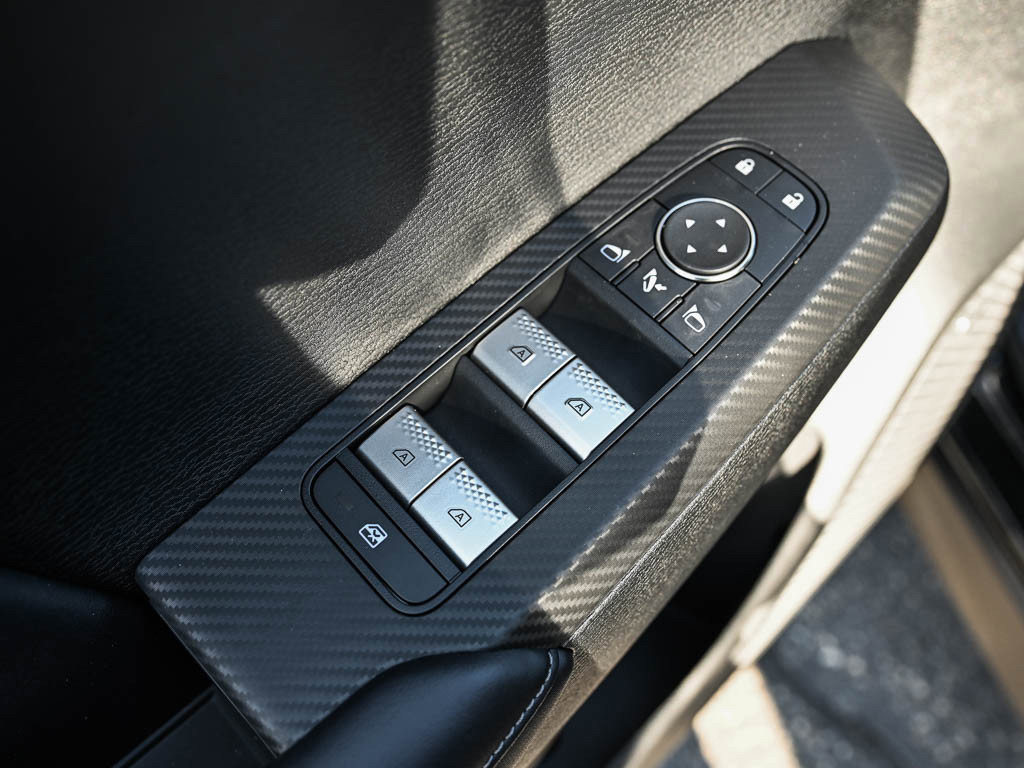 New 2025 Mitsubishi Outlander SE image 17