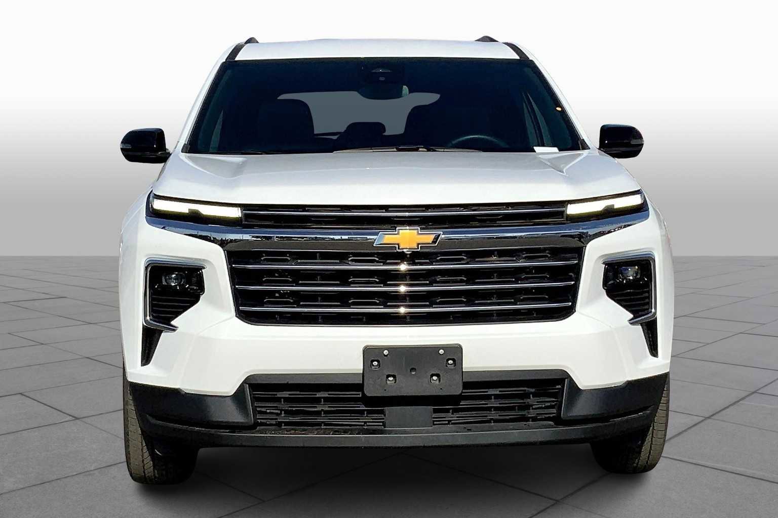 Used 2024 Chevrolet Traverse LT image 3