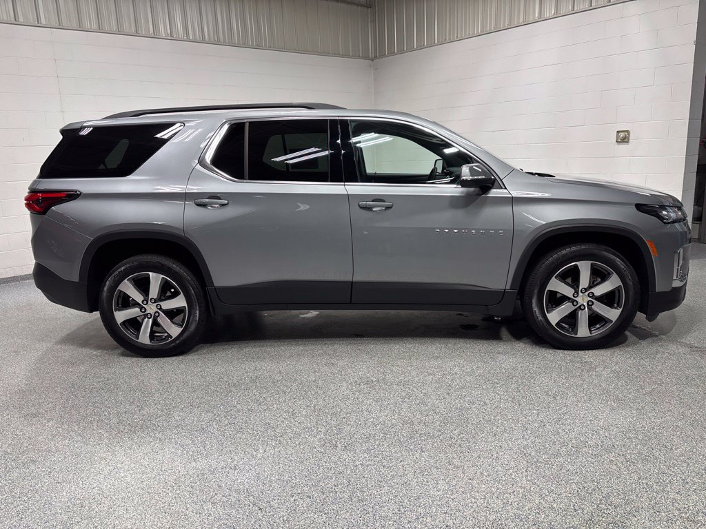 Used 2023 Chevrolet Traverse LT w/ LT Premium Package AWD/4WD image 8