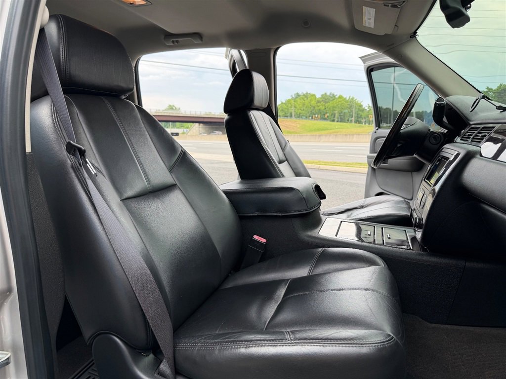Used 2008 GMC Sierra 1500 Denali AWD/4WD image 25