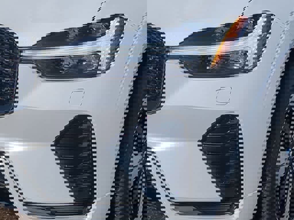 Certified 2025 Volvo XC60 T8 Core w/ Protection Package Premier image 10