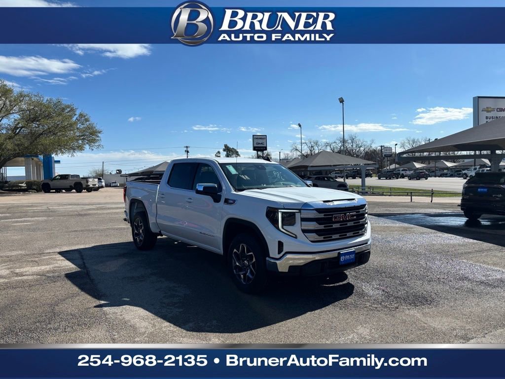 New 2026 GMC Sierra 1500 SLE image 3