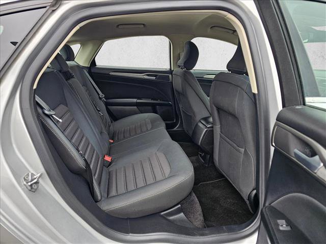 Used 2018 Ford Fusion SE FWD image 11