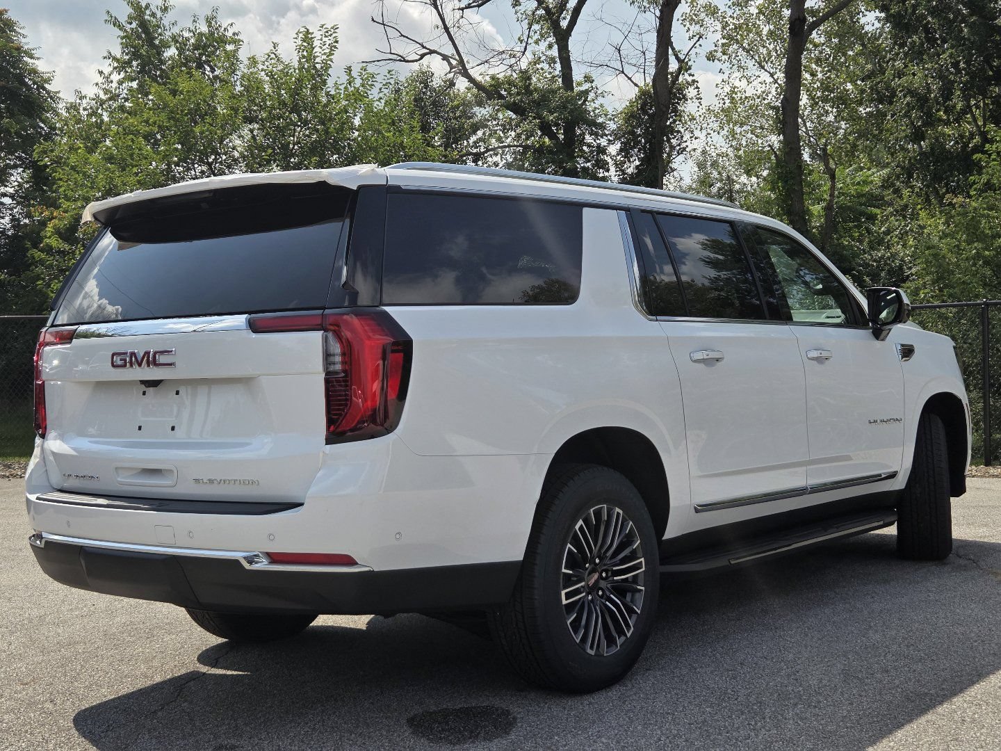New 2026 GMC Yukon XL Elevation AWD/4WD image 18