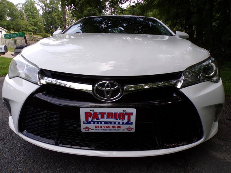 Used 2017 Toyota Camry SE FWD image 2