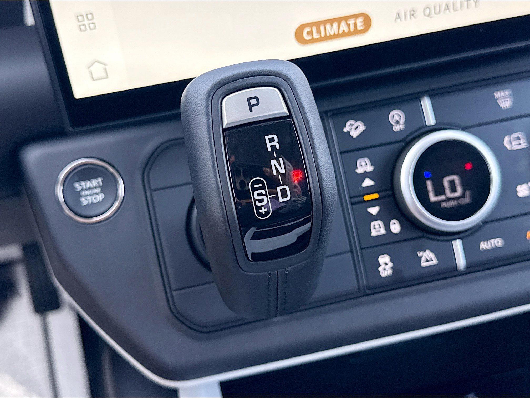 New 2026 Land Rover Defender 110 X-Dynamic SE AWD/4WD image 29