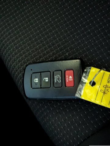 Used 2018 Toyota RAV4 XLE FWD image 29
