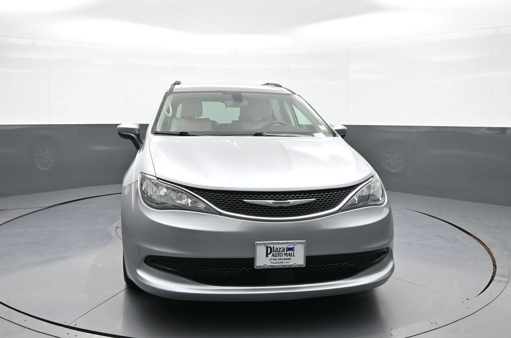 Used 2021 Chrysler Voyager Lxi FWD image 2